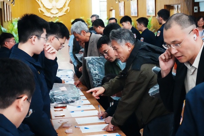 教師官報到圖片