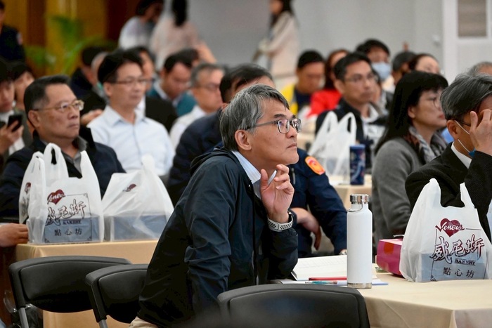 本校114學年第2學期教師官座談會暨分科研習會於115年2月25日召開，會議由校長主持，並邀請蔡宇哲博士蒞校演講。圖片