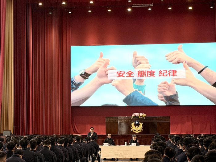 本校專43期寒假實習說明會於115年1月5日假大禮堂舉行，會議由校長主持。圖片