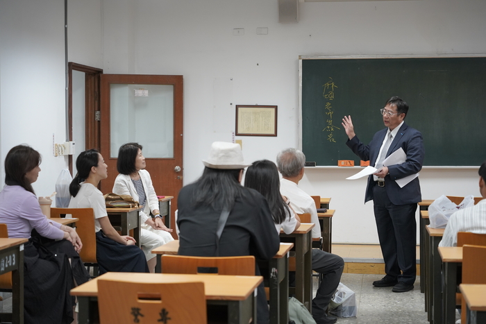 學科分科座談，教學重點提示。圖片