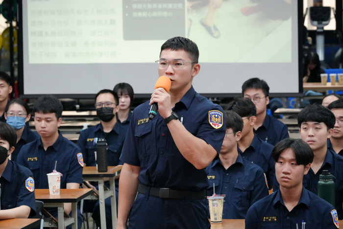 嚴謹考評‧淬鍊專業：校長率隊訪視臺北市、新北市實習生圖片